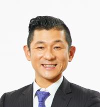 笑い飯　哲夫氏　写真