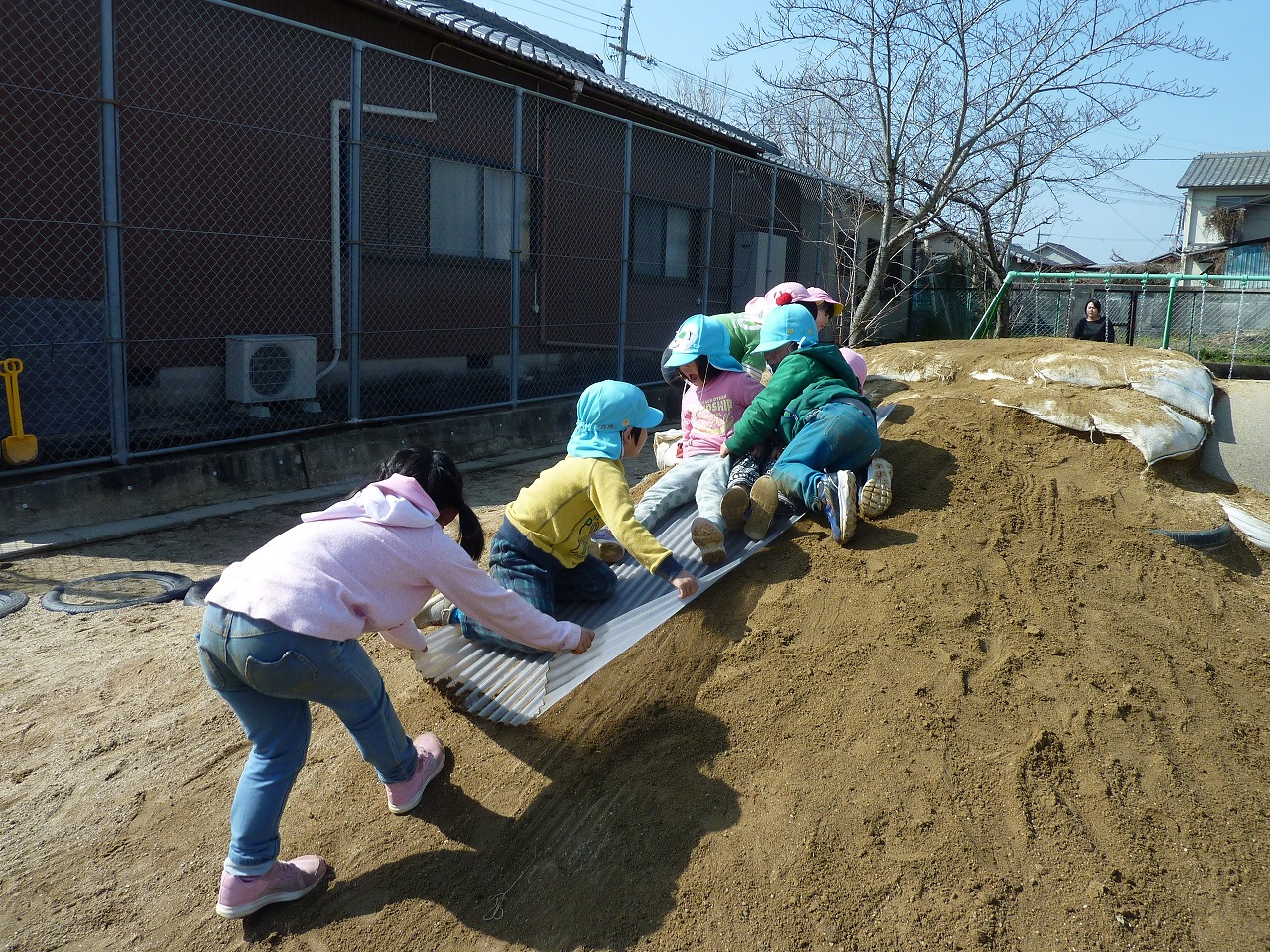 気持ちの良い日に外遊びの画像2