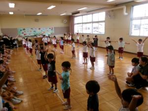 5歳児クラスのお友達に見てもらっています。