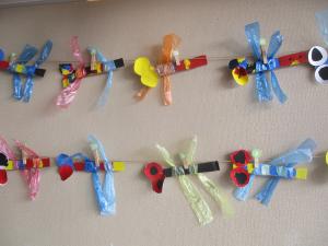 4歳児のトンボの製作