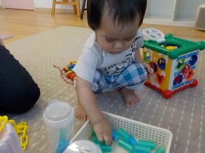 指先を使って上手に摘まむ