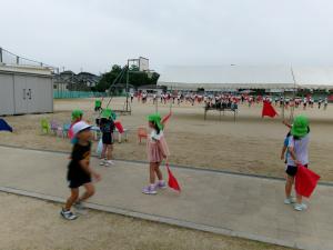 小学生のまねっこ