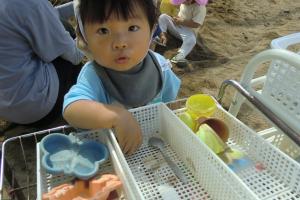 道具を自分で選ぶ子ども