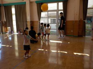 アタックをしている女の子