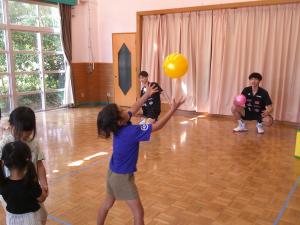 オーバーパスの仕方を教えてもらっているところ