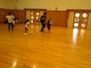 ピアノに合わせて動いています