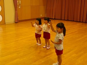 音楽に合わせて表現しています