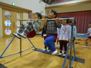 5歳児鉄棒に挑戦