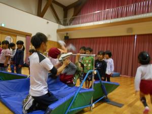 5歳児鉄棒の様子