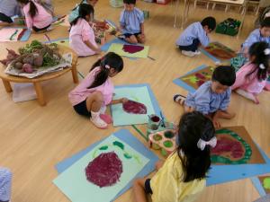 みんなで色をつくってかいたよ