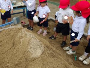 砂場の砂がたくさんあるよ