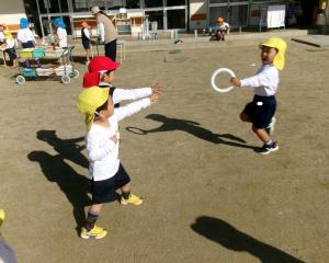 バトンを持って走る