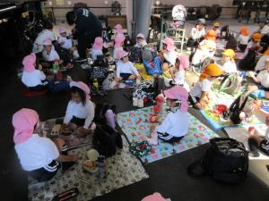 もも　昼食のじかんです