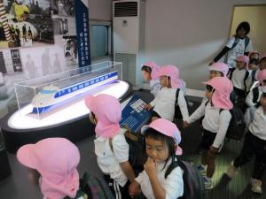 新幹線を見ています