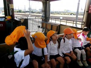 みかん　スチーム号の出発を待っています