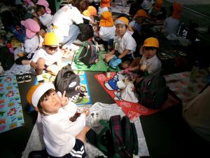 みかん　昼食を食べています