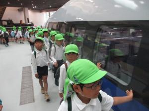 電車の中を見てみよう