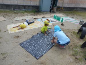 おうちごっこで遊んでいます