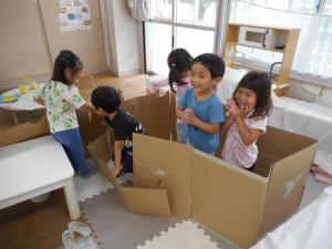 部屋でもおうちごっこを楽しんでいます