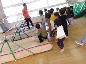 4歳児たっちゃん先生の体操教室の様子