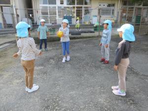 ボール遊びをしているところ
