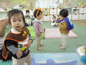 仮装する子どもの写真