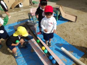 ボールを転がすよ