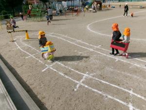 みかん　電車で走っています