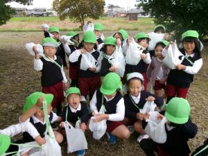 いっぱい拾ったよ！と見せています