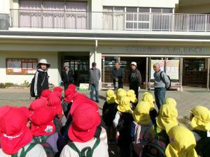 地域の方にごあいさつ