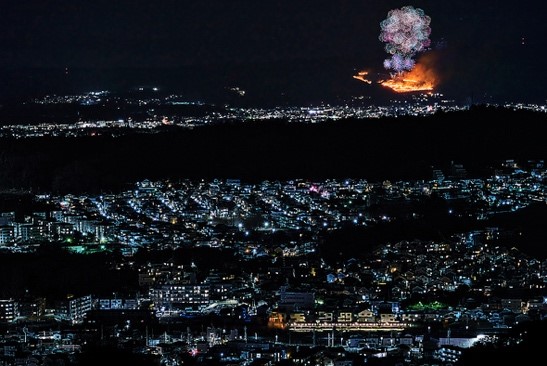 なら賞　笠井忠「若草山焼きの日」（単写真）