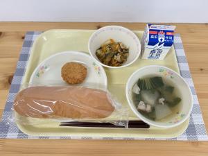 9月4日・5日パン・牛乳・チキンカツ・チャプチェ・とうがんのスープ