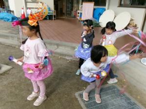 アイドルになって踊っています