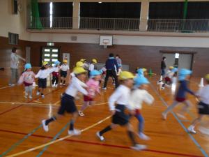 1年生と一緒に走っています