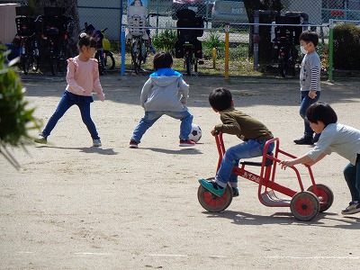 サッカー、雲梯、鉄棒、三輪車などの画像2