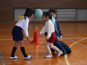 1年生とボール遊び