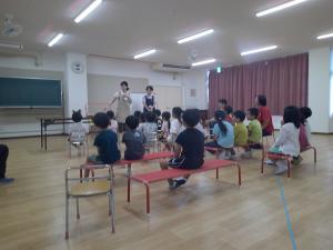 リズム室で大型絵本