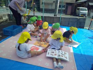 絵本バスの様子