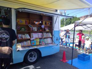 絵本バスの外観