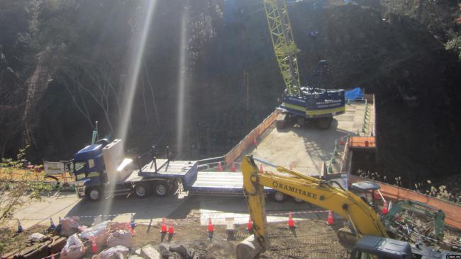 工事用の仮桟橋を設置しているイメージ画像