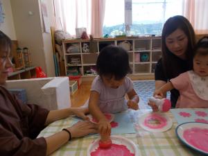 コスモスのステンシルの様子です