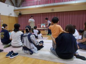 大型絵本を読んでもらいました