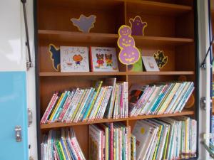 移動図書のバス
