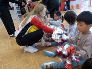 キラキラポンポンをつけているところ