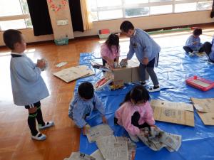 佐保幼　恐竜づくり