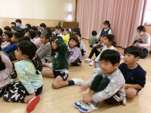 ペープサートに興味津々！