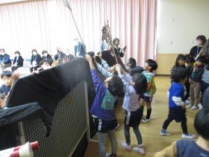 ペープサートを動かしてみました