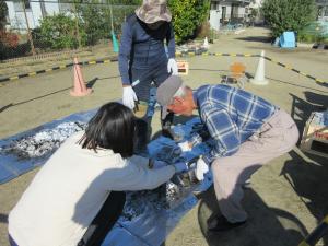 火をおこしてくれています