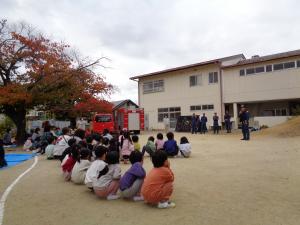 みんなでお話を聞きます