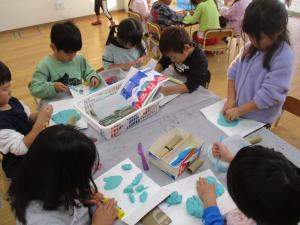 4歳児粘土の様子